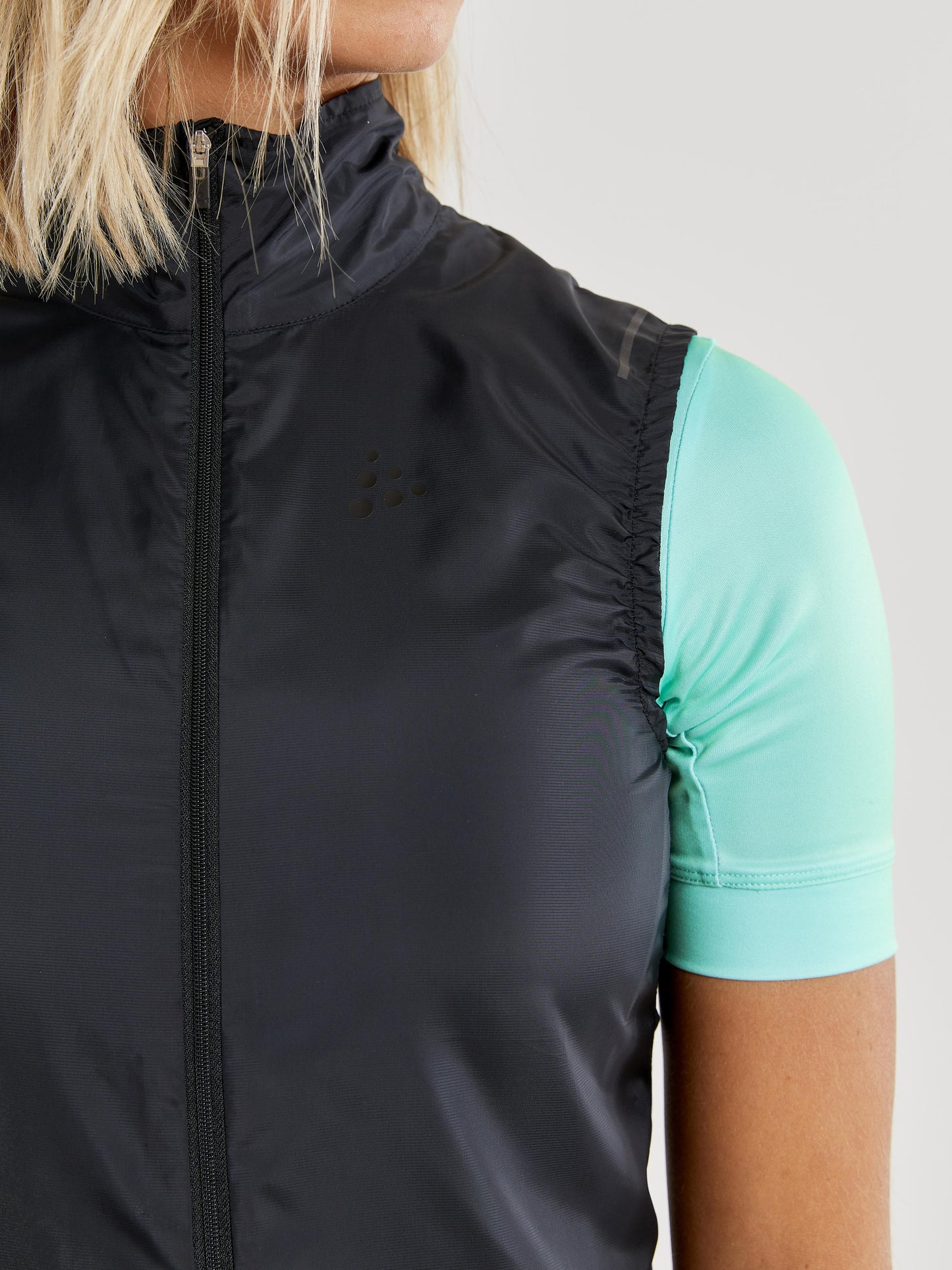 WOMEN'S ESSENCE LIGHT WIND CYCLING VEST Women's Jackets and Vests Craft Sportswear NA